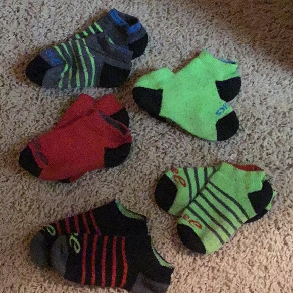 Boy 5-6 ASIC sports socks 5 x Pairs - Picture 1 of 6